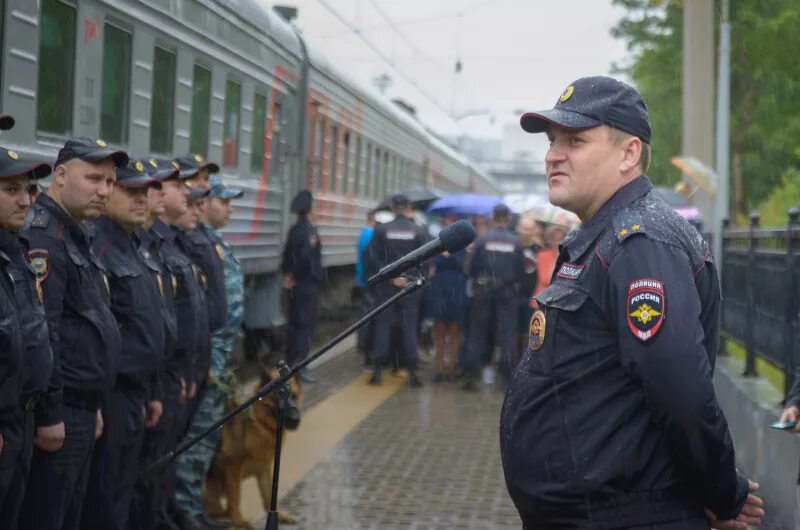 Полиция мурманск. Мурманская полиция. Полиция мурманск. Мвд51. Инструктирующий полиции.