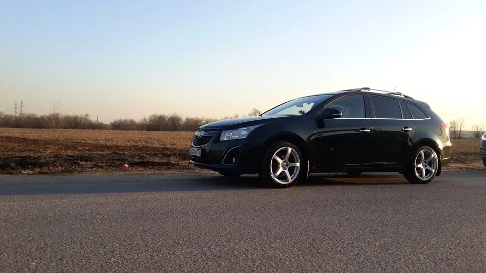 Chevrolet cruze универсал r18. Шевроле круз стенс. Тюнингованные шевроле круз универсал. Chevrolet cruze wagon tuning. Шевроле круз универсал на стиле.