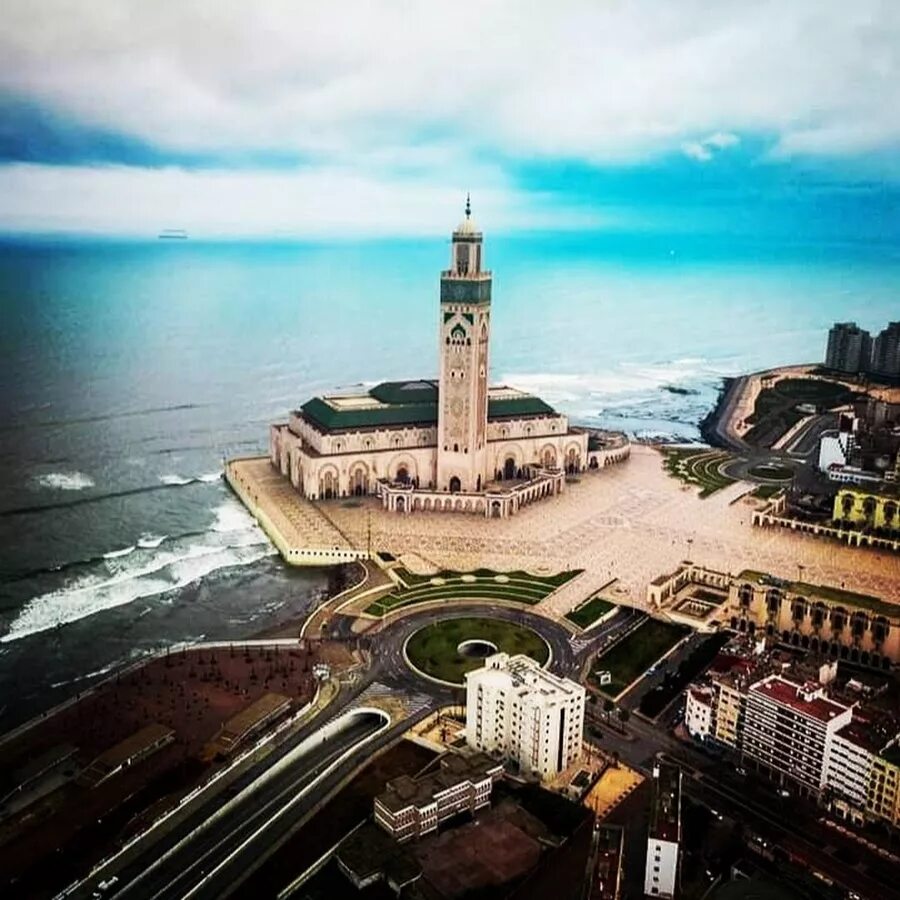 Город касабланка. Касабланка (Марокко). Касабланка (Марокко) города Марокко. Марракеш мечеть Хасана 2. Мечеть Хасана Марокко.