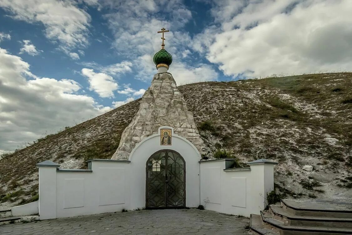 Храм костомарово воронежская область. Стены иосифо-волоцкого монастыря. Обитель края. Белая гора пермский край монастырь. Толгский монастырь ярославль.