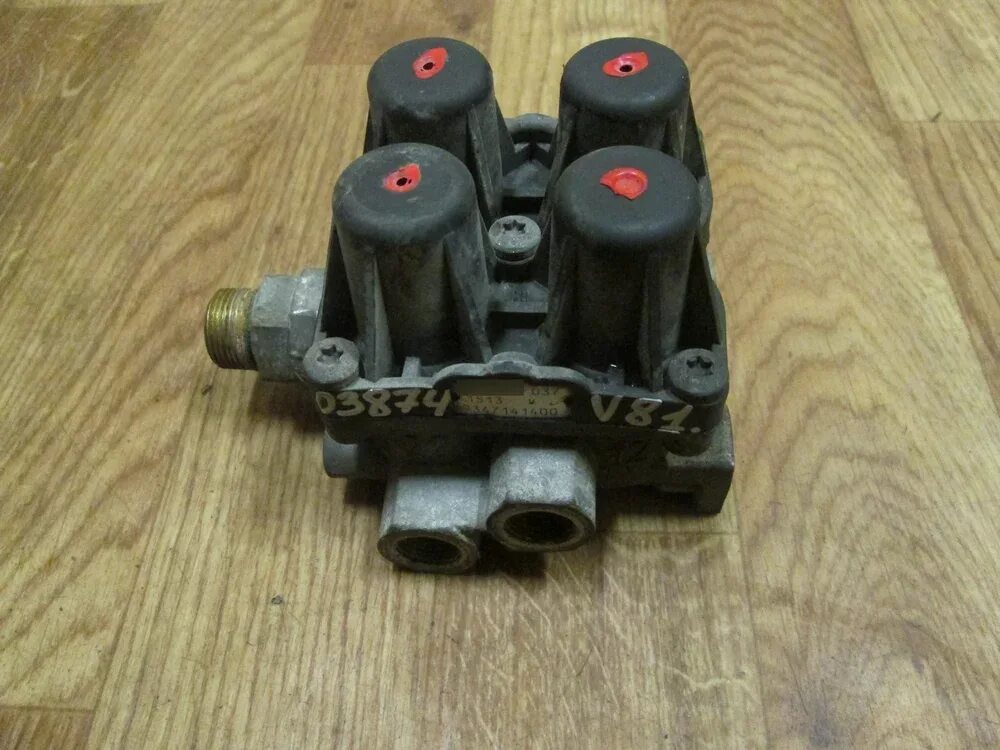 15. 4 контурный клапан ман тга. Где стоит четырехконтурный кран. Где стоит четырехконтурный кран. 4х контурный кран volvo fh12.