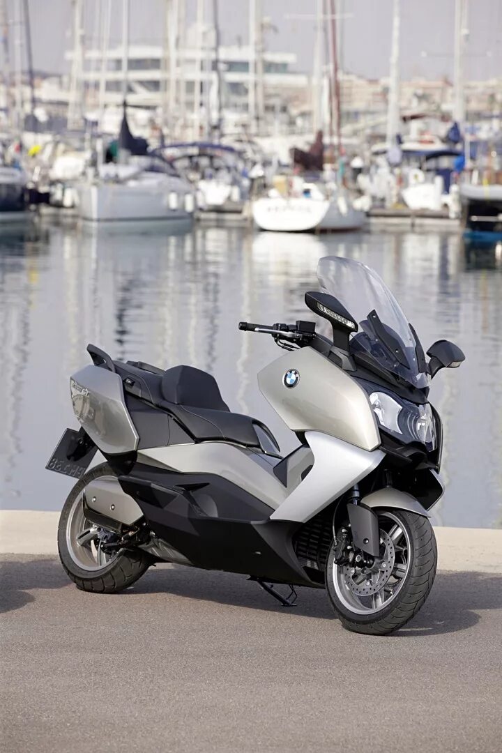 Скутер 650. Макси скутер BMW c650gt. BMW 650 gt скутер. BMW 650 gt. Макси скутер БМВ 650.