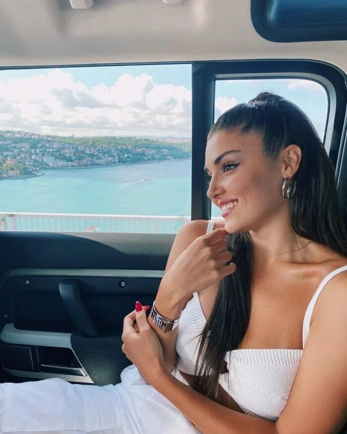Татуировки ханде. Hande erçel эда йылдыз. эрчел hande. ханде 2025.