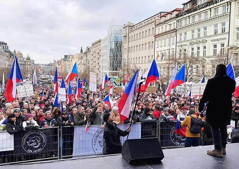 Митинг в Чехии. Протесты в Праге. Массовый митинг. Митинги в Чехии 2022. Митинг 03