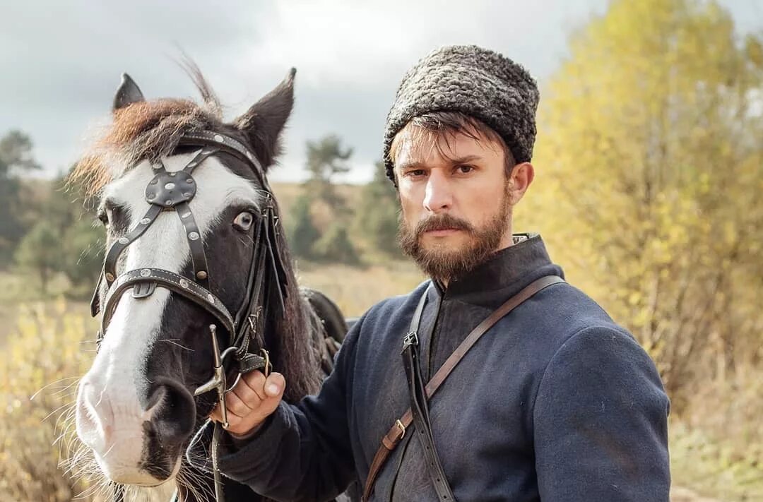 Вороны на картинах художников. Иллюстрация к песне черный ворон. Чёрный ворон казачья. Ворон фильм 2019. Казаки ворон.