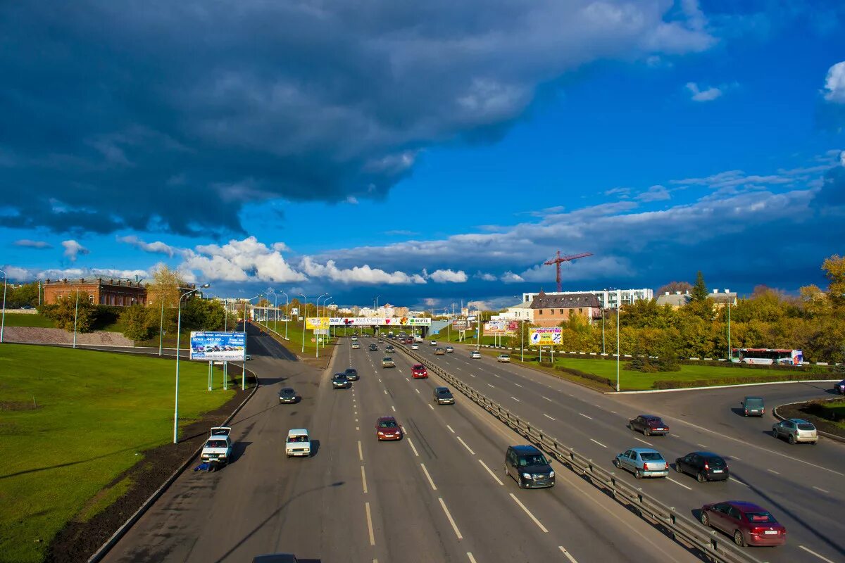 Уфа салават на машине. Проспект Салавата Юлаева. Проспект Салавата Юлаева Уфа. Уфа улицы проспект Салавата Юлаева. Уфа проспект Салавата Юлаева сверху.