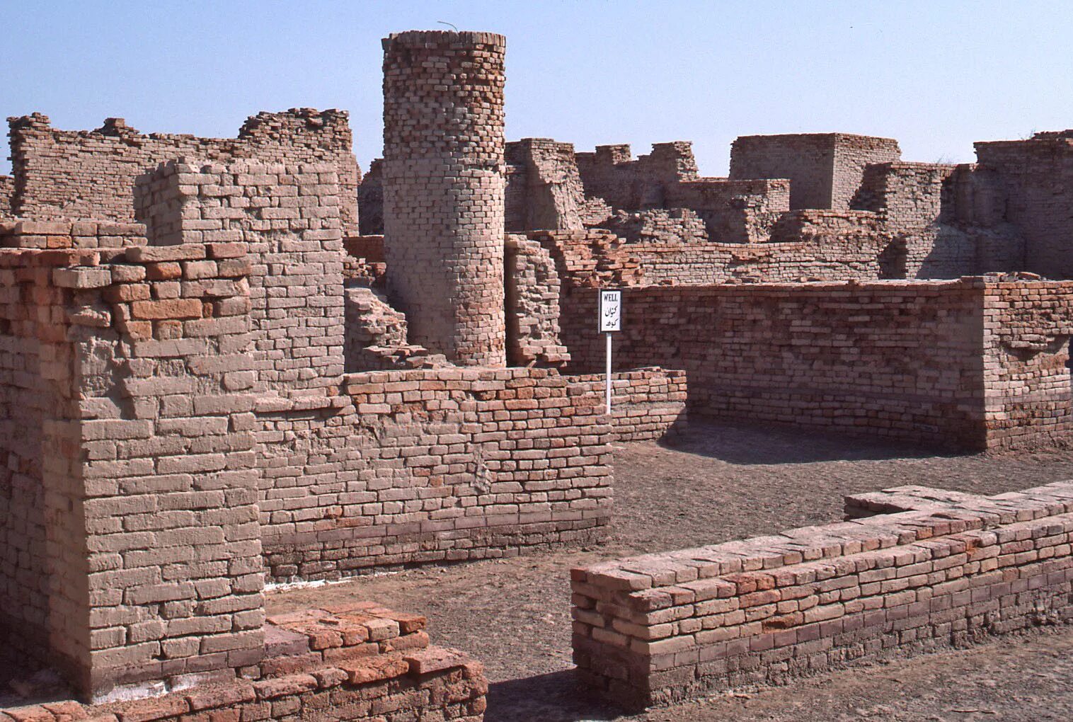 Древний рим древний рим. Древний египет эстетика. Римский форум в риме. Укрепленный центр древнего города. Вавилон город руины.