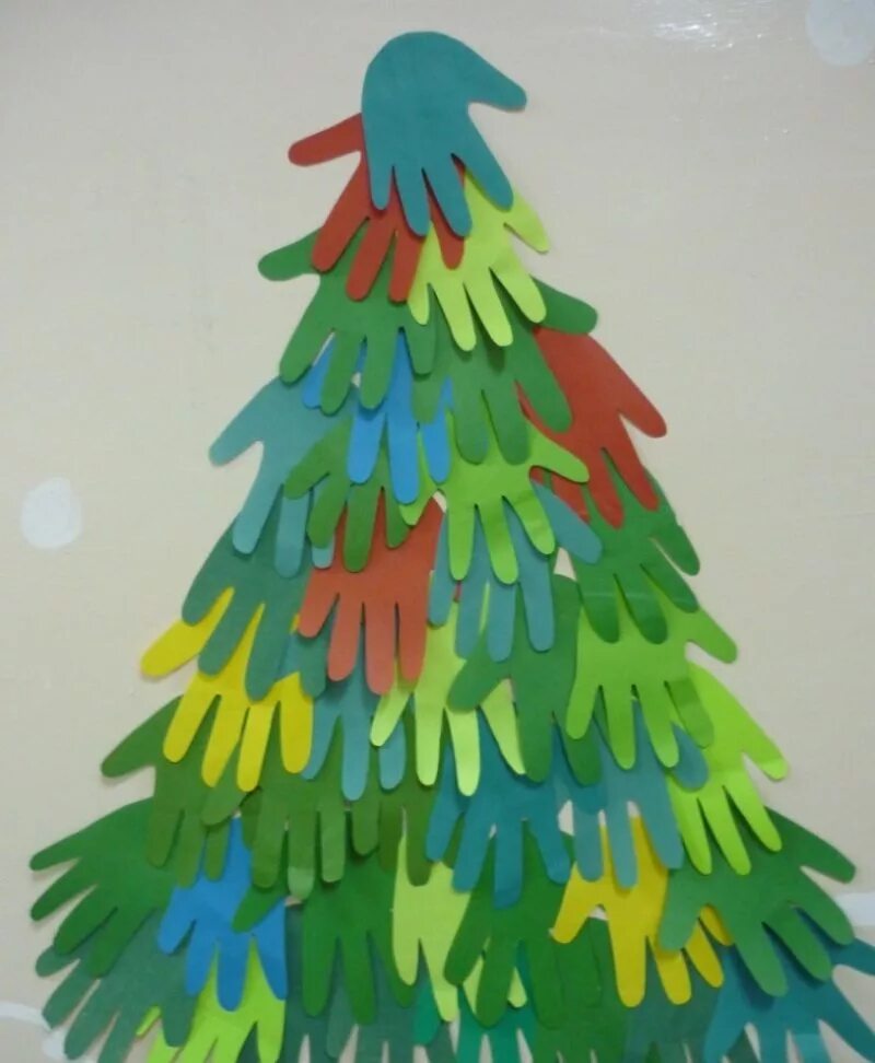 ёлки из бумажных полос. елка из бумажных полосок. новогодние поделки из цветной бумаги 3 класс. поделки на новый год для детей. новогодние поделки из бумаги.