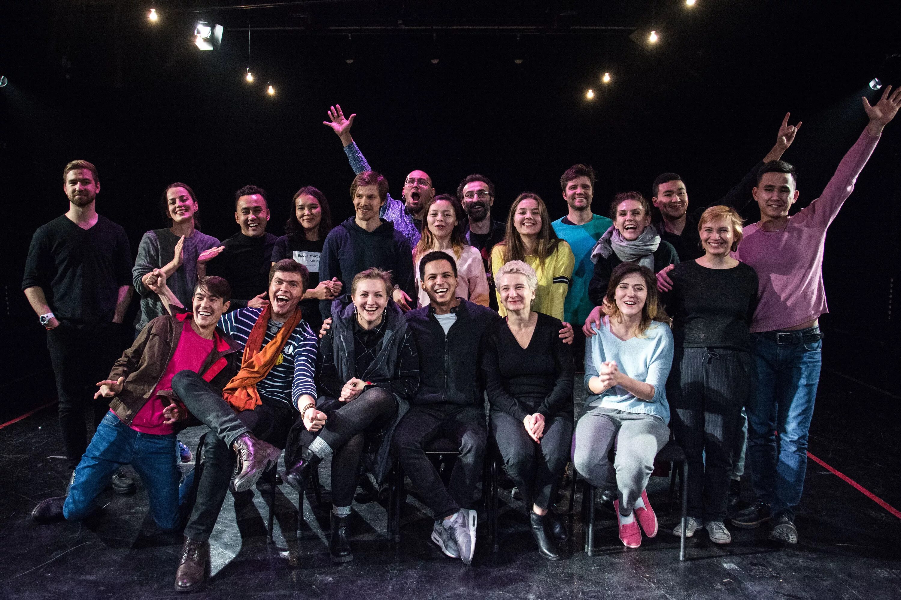 актеры тв3. актерская команда. неизвестный сериал актёры. карамазовы рок опера. театральная команда.