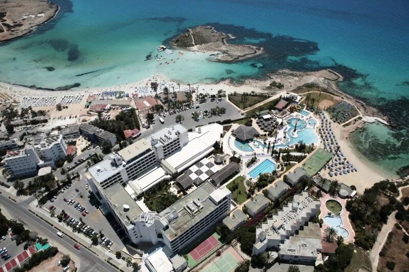 Камеры айя напа. Пляж адамс бич кипр. айя напа сверху. chrysomare beach hotel. адамс бич отель кипр камера.