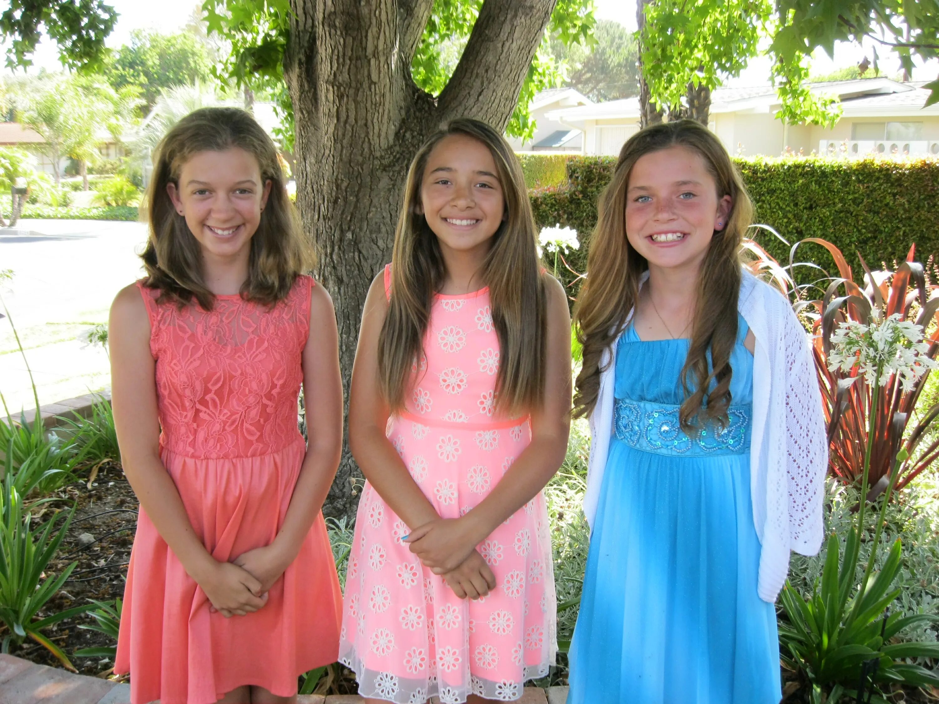 Elementary school girls. Литтл middle school bikini. Литтл middle school. Литтл middle school нью. Girl in the middle.