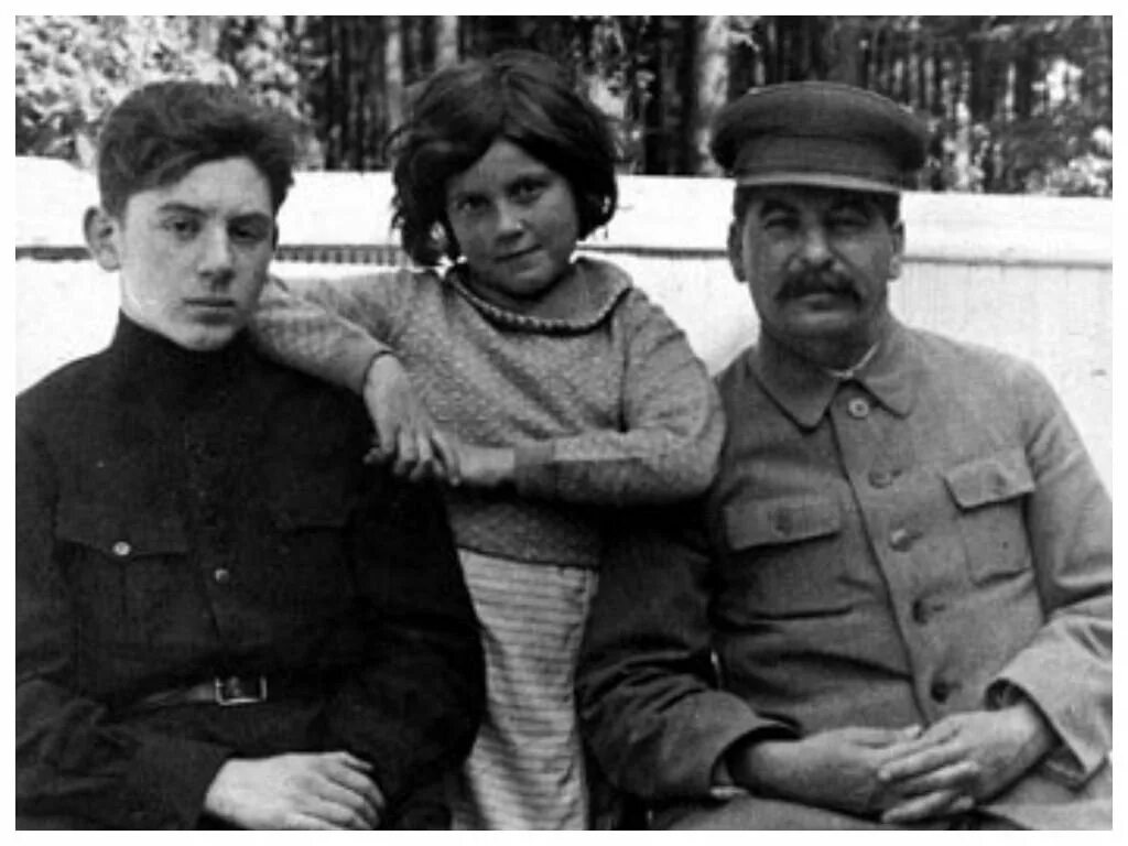 Сколько сыновей у сталина. Сталин Иосиф правнук. Сталин Иосиф Виссарионович дети.