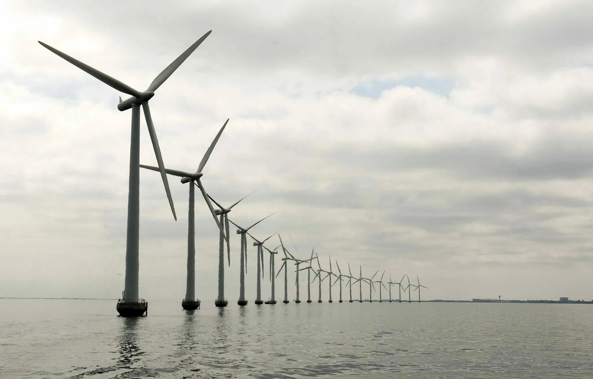 Ветровой станция. Шельфовые ВЭС В Дании.. Морской ветропарк в Дании. Ветровые электростанции в Дании. ВЭС Ветровая электростанция.