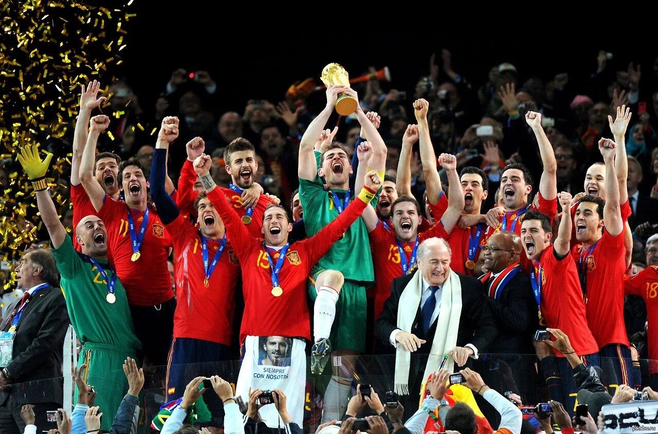 Сборная испании чемпионы европы. Финал евро 2012. Сборная испании 2008-2012. Кубок ла лиги. Чемпионы ла лиги.