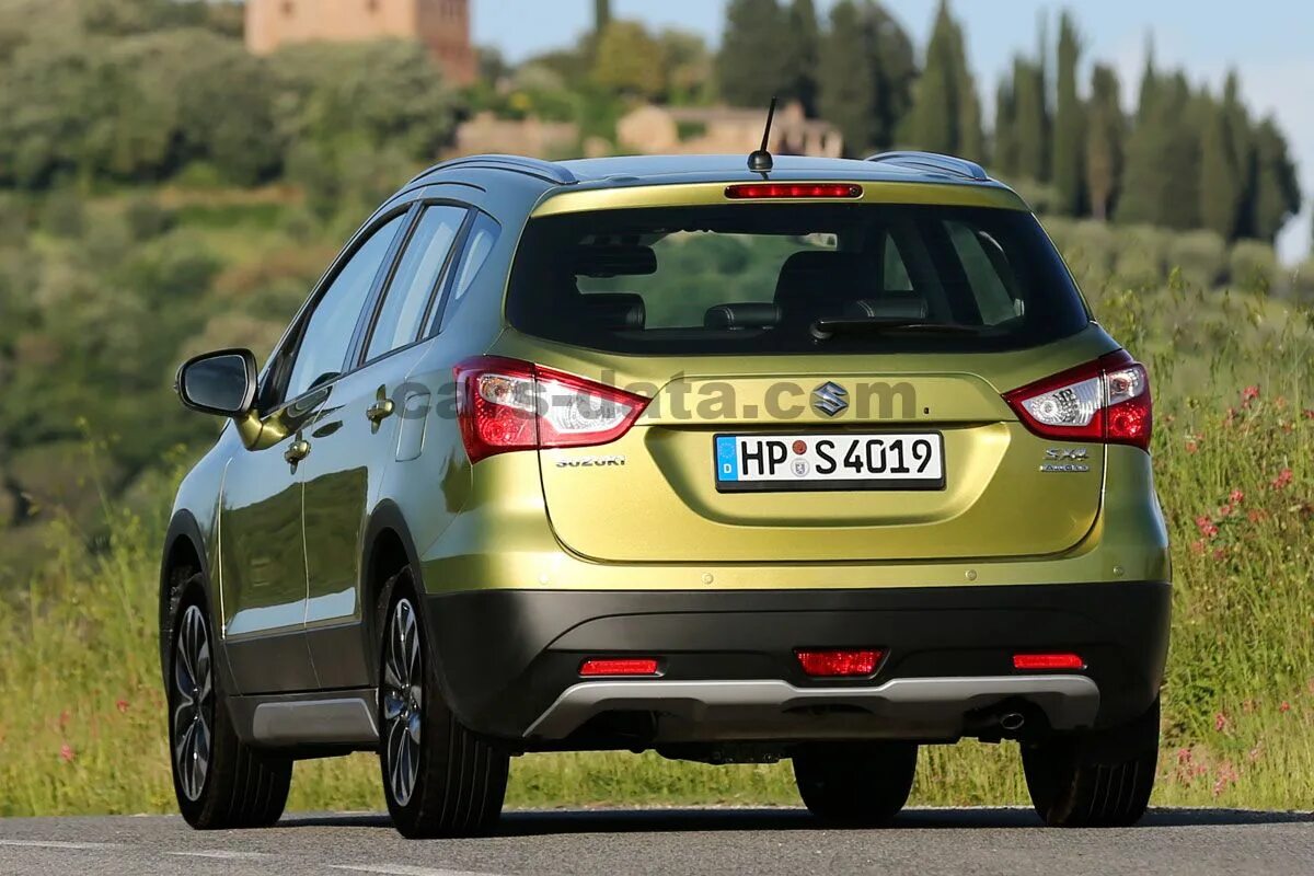 Кросс хэтчбек krx. Сузуки сх4 2015. Suzuki sx4 2015. Suzuki sx4 2013 хэтчбек.