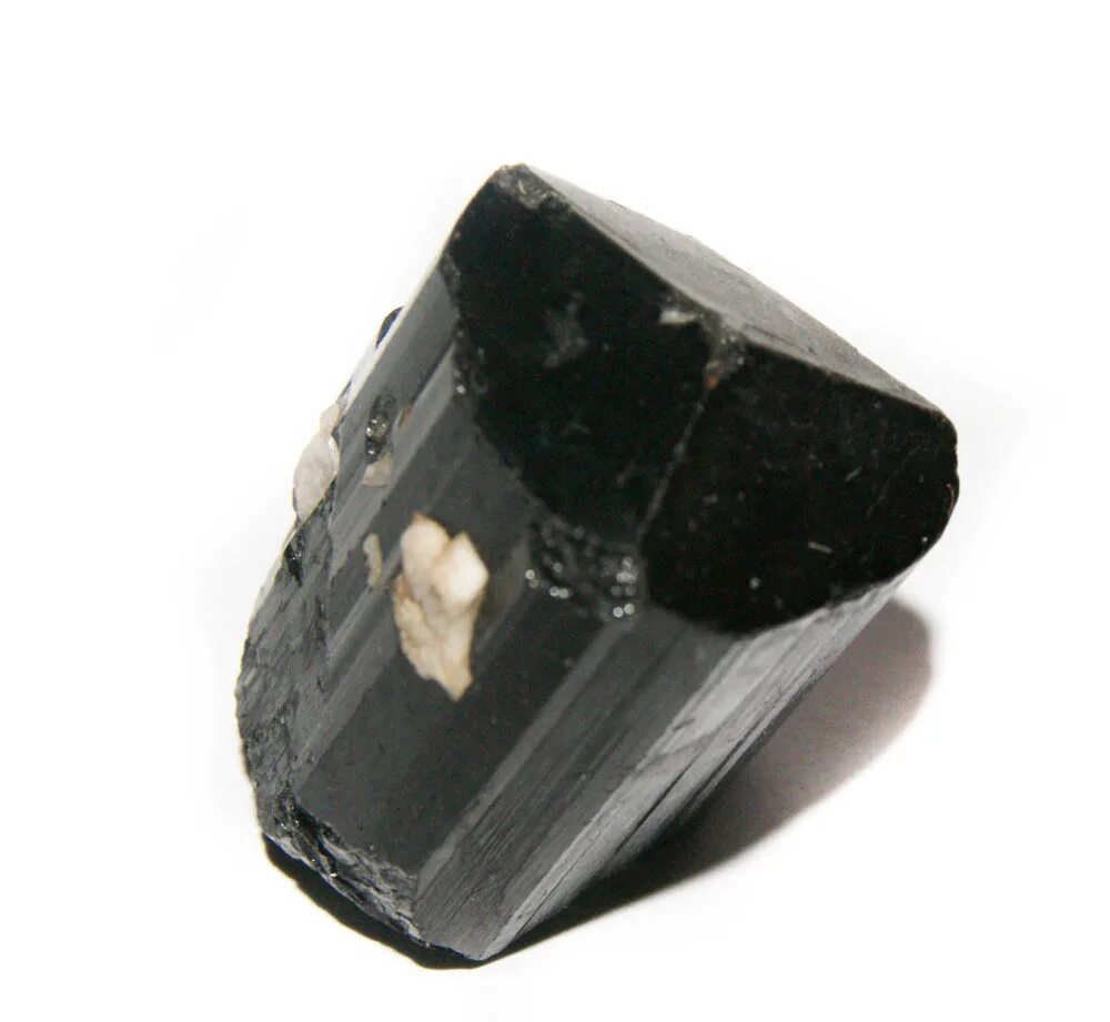 Турмалин шерл камень. Турмалин шерл ограненный. Камень шерл черный турмалин. Черный турмалин шерл Кристалл Камневеды.