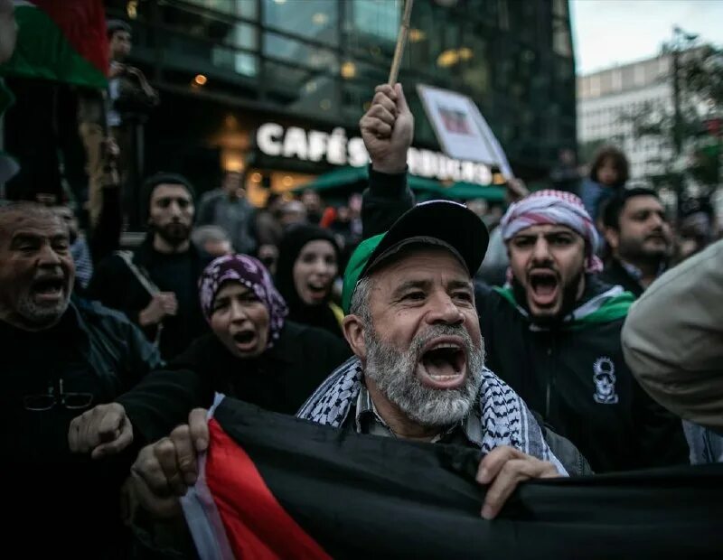 израильские студенты поддержали палестинцев. митинги в поддержку палестины. фото в поддержку палестины. акции поддержки палестины. акции протеста в палестине.