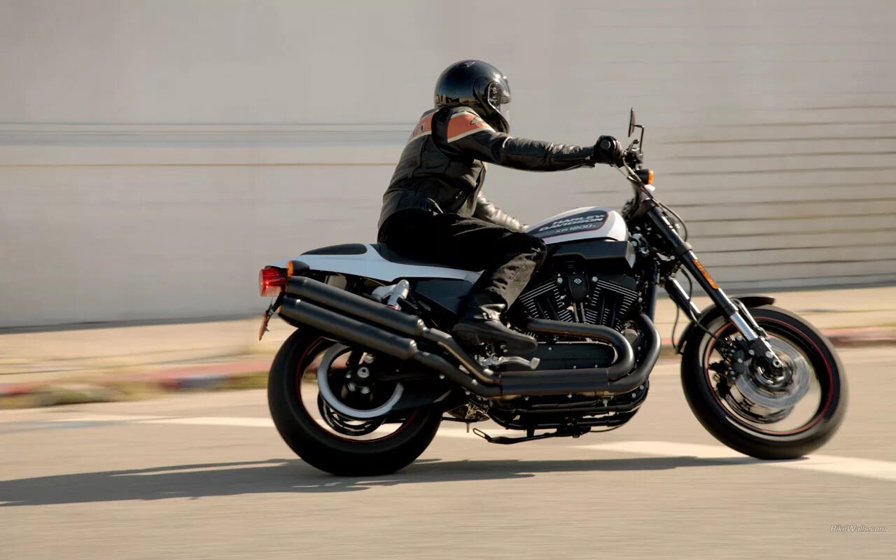 Harley davidson sportster 1200. Харлей дэвидсон спортстер 1200. Харли создатель мотоцикла. Harley davidson sportster 1200 club style. Harley davidson sportster xl883r.