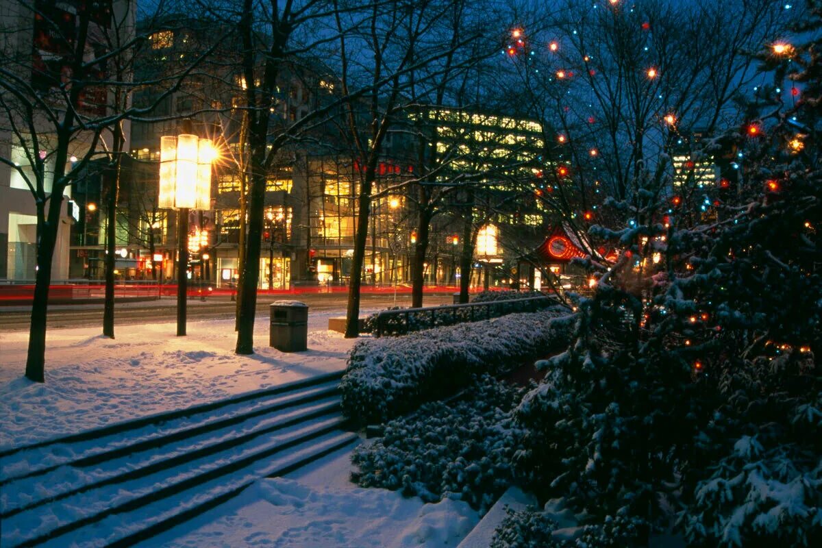 Зимняя вечерняя улица. Зимний город. К вечеру. Зимний вечер в городе. Зимняя улица.