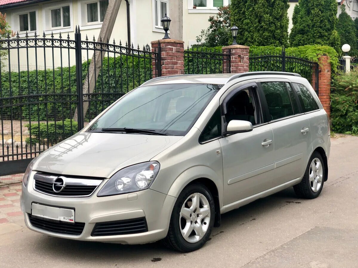 Опель зафира б годы выпуска. Opel Zafira 2006. Opel Zafira 1. Опель Зафира 2006. Opel Zafira b 2006.