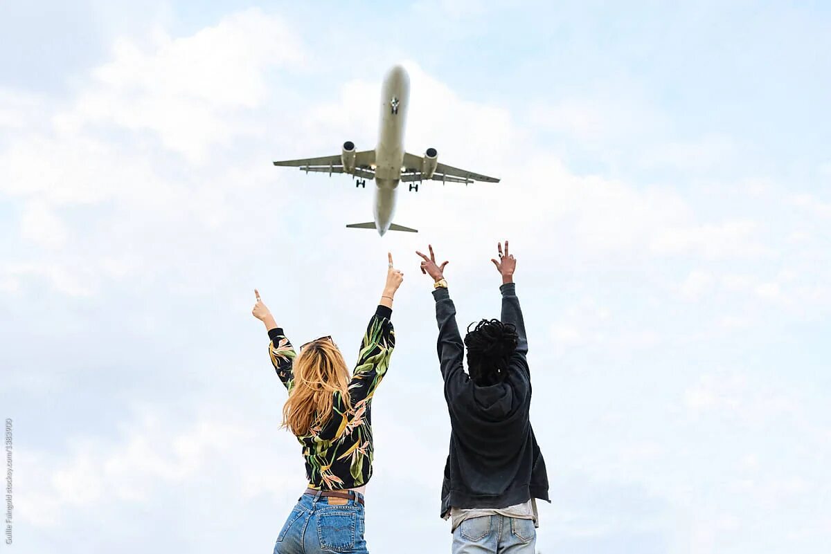 I saw you looking at the. Туризм улететь фон. полететь недорого на самолете. самолëт пришëл. fly at the airplane.