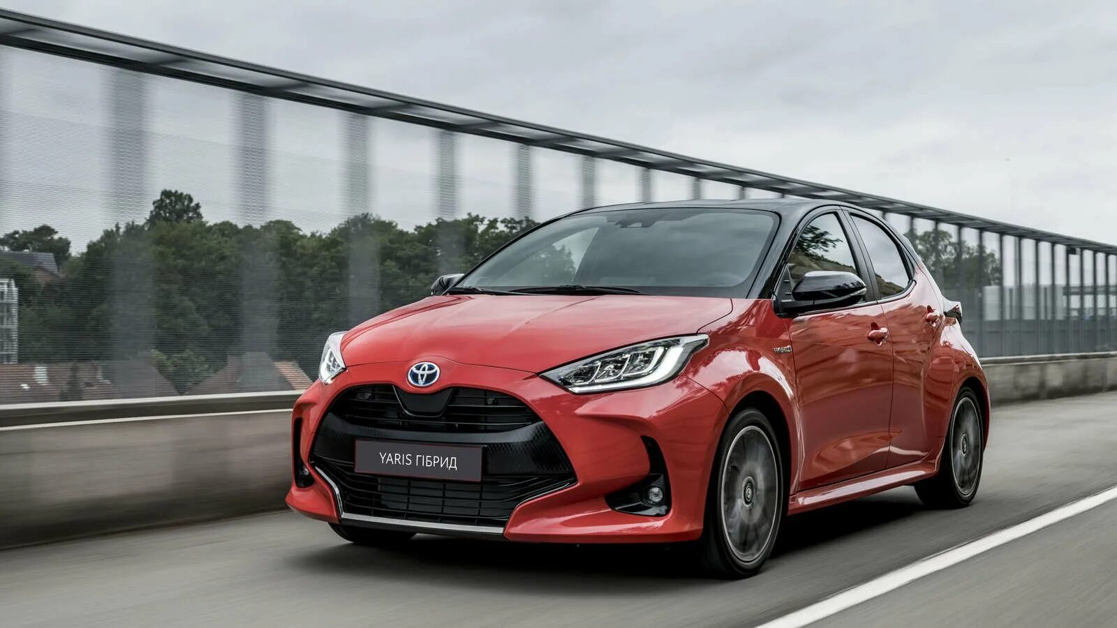 Toyota Yaris Hybrid 2020. Тойота Ярис гибрид 2021. Новая Тойота Ярис 2020. Toyota Yaris 2022.