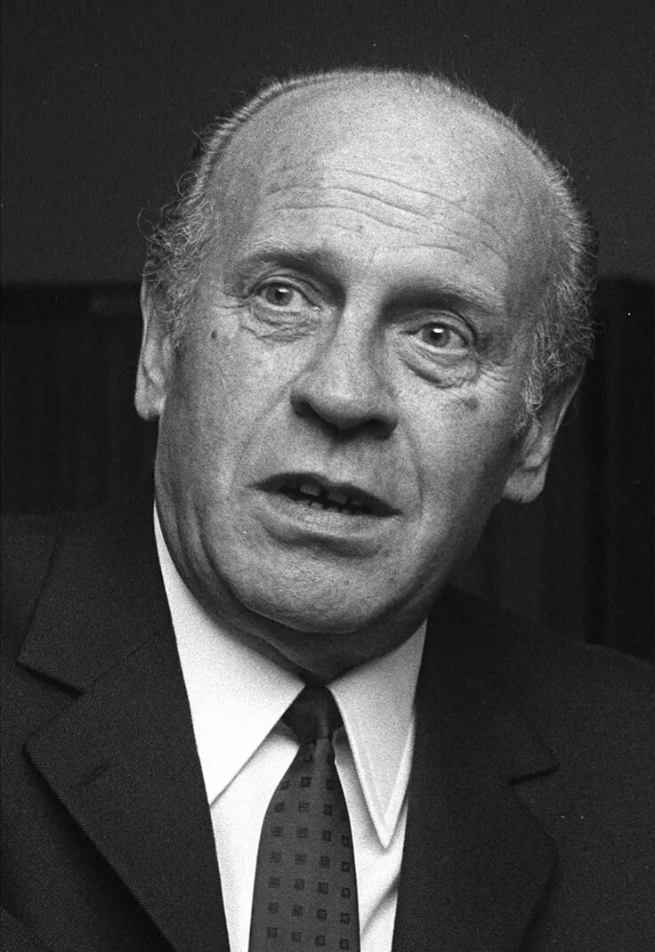 Шиндлер спас евреев. Оскар шиндлер. оскар шиндлер 1908-1974. оскар шиндлер 1908. оскар шиндлер фото.