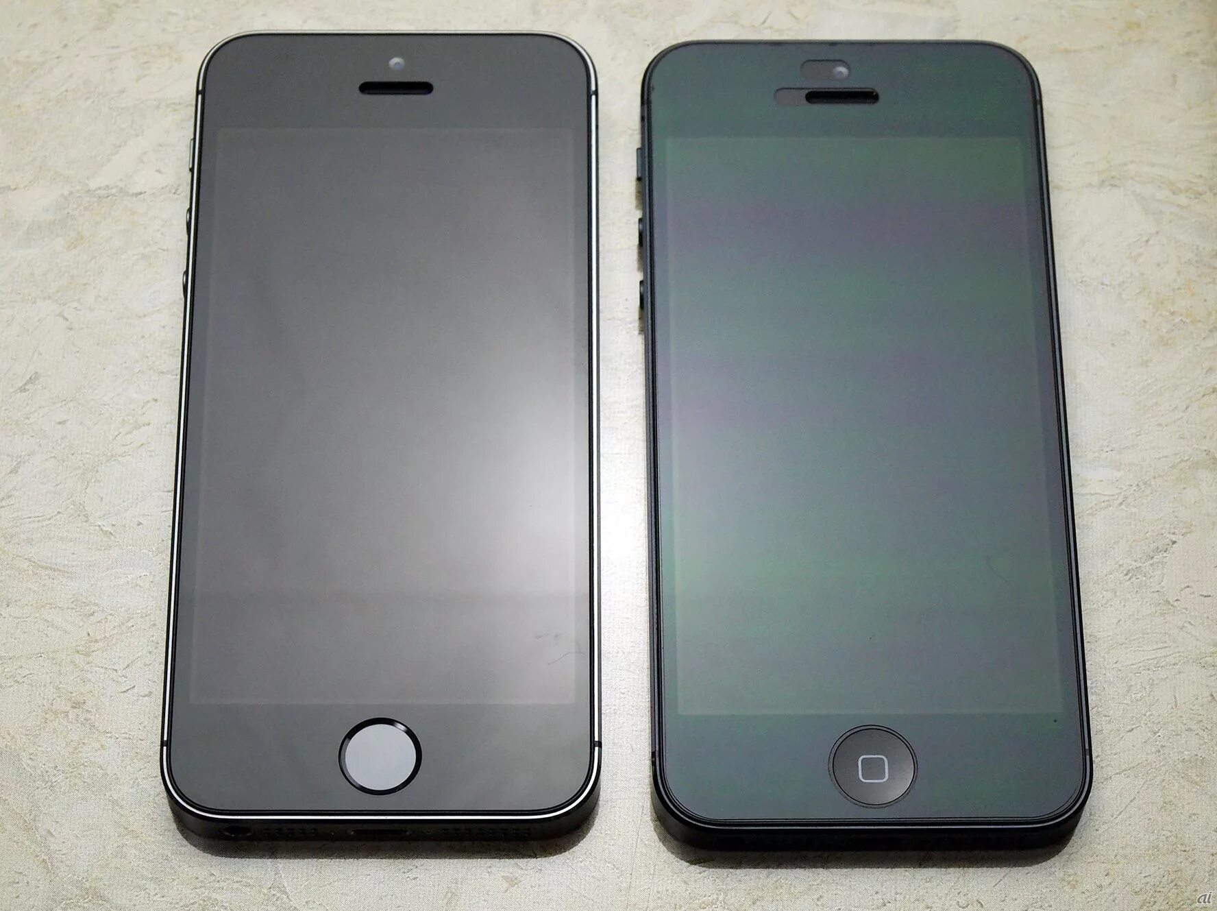 Iphone 5 и 5s. Отличие айфон 5 от 5s. Черный айфон спереди.