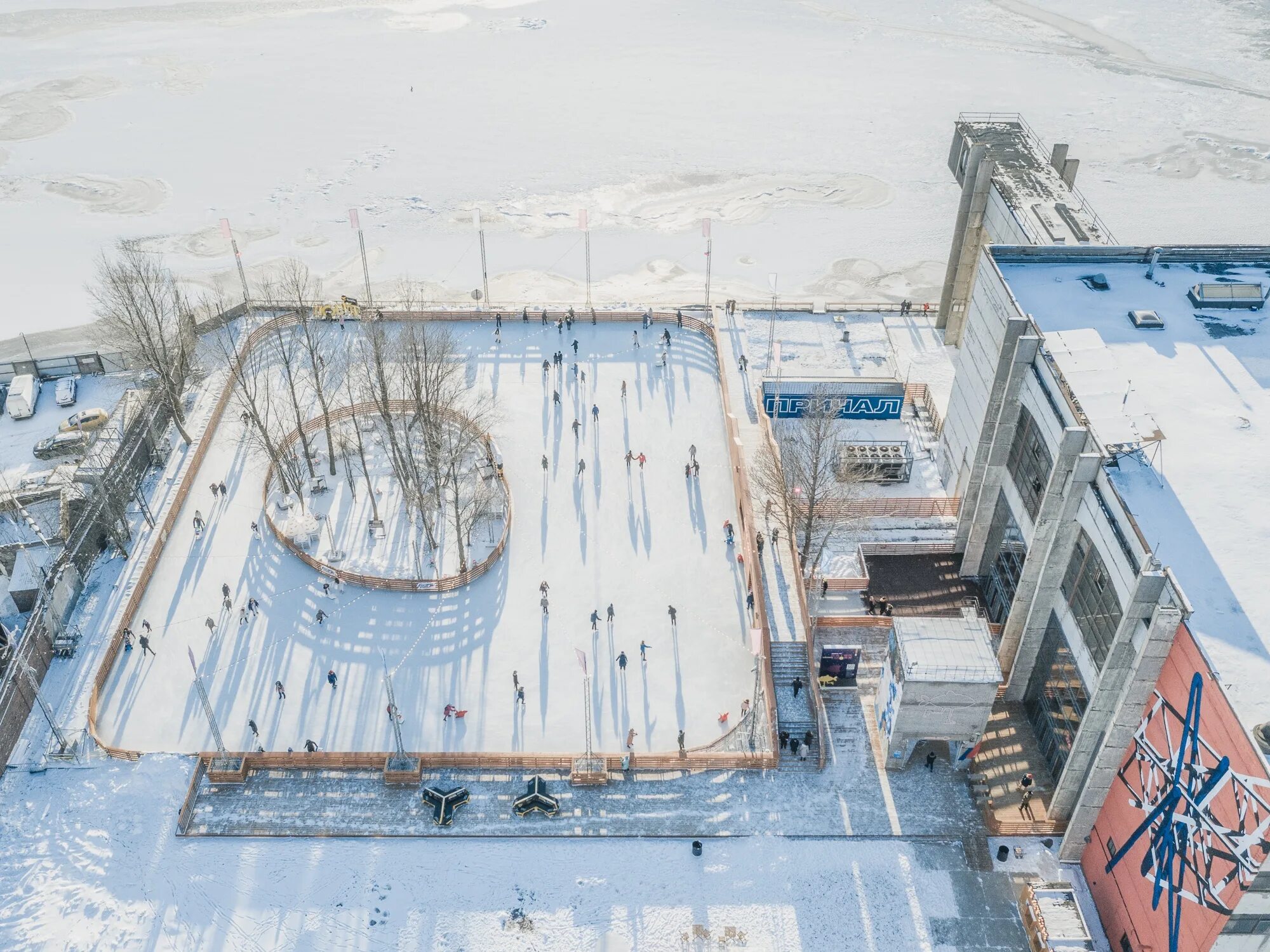 Севкабель порт Санкт-Петербург каток. СПБ каток Севкабель порт каток. Каток у моря Севкабель. Каток Питер Севкабель.