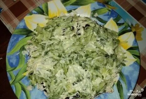 Салат березовая роща с черносливом и грибами