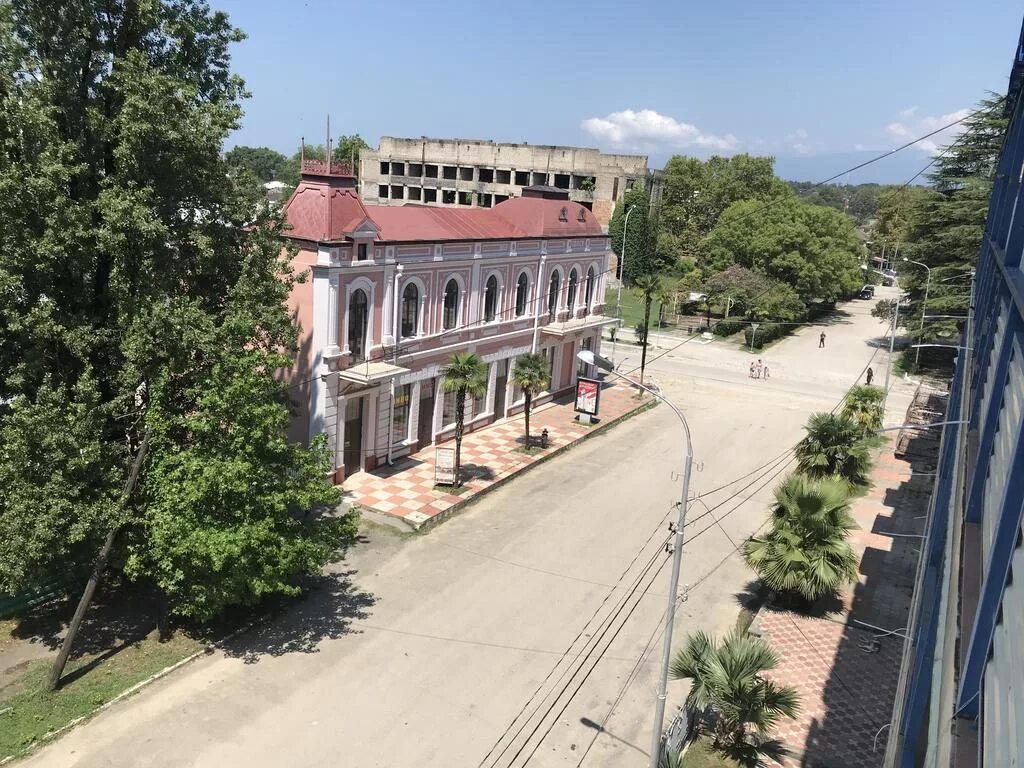 Гостиница Апсны Гудаута. Пансионат Апсны Абхазия Гудаута. Гудаута 2022. Светлый путь Гудаута. Пансионаты абхазии апсны