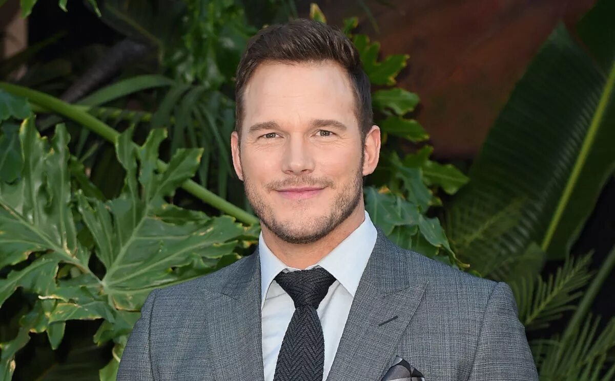 Chris pratt. Пратт. chris pratt богатый. дж. пратт.. крис прэтт с цветами.