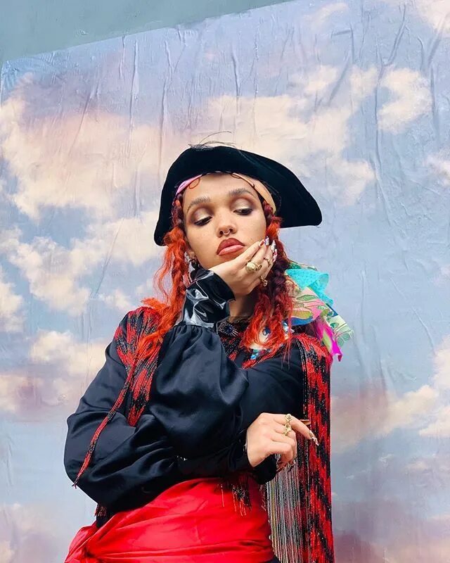 Журнал i-d. Id magazine журнал. Люк чугунный тип л 56 кг. Прозрачный держатель для карт. Covered id.