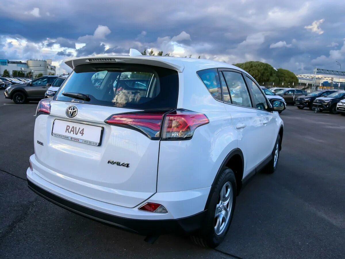 Toyota rav4 4 поколение. Тойота рав 4 белая. Тойота рав 4 4 Рестайлинг. Тойота рав 4 2016 белая.