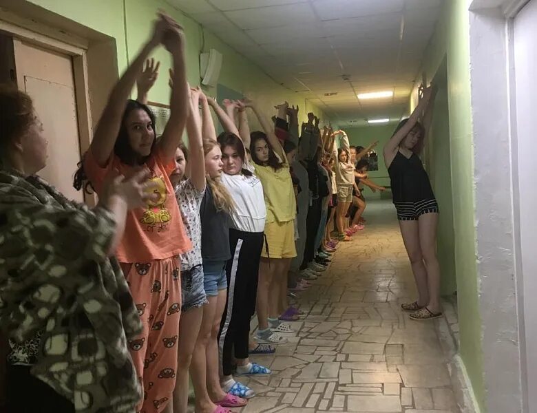 Душевая в женской общаге. Душевая в студенческом женском общежитии. Душевая в женской общаге. Скрытая в женском общежитии. Домашние подглядывания.