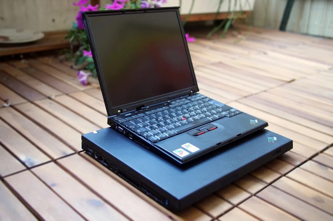 Ibm t43. Ноутбук IBM THINKPAD t43. IBM THINKPAD x40. Ноутбук THINKPAD IBM 1992. Lenovo THINKPAD t43.