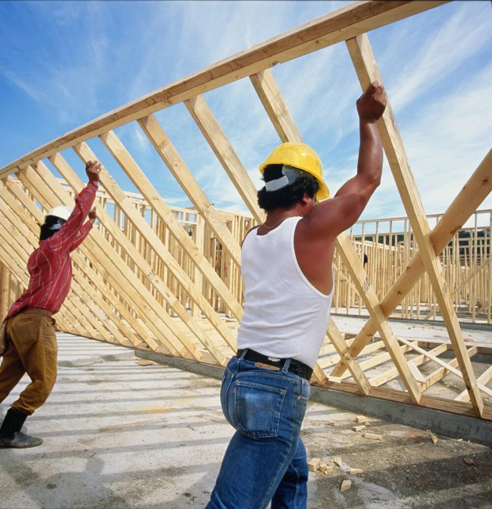 Строим дом сами. Монтажник каркасных домов. Дешевый материал для постройки дома. Экодом из соломенных блоков. Дачный домик.