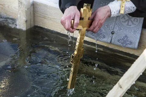 Как крестят воду