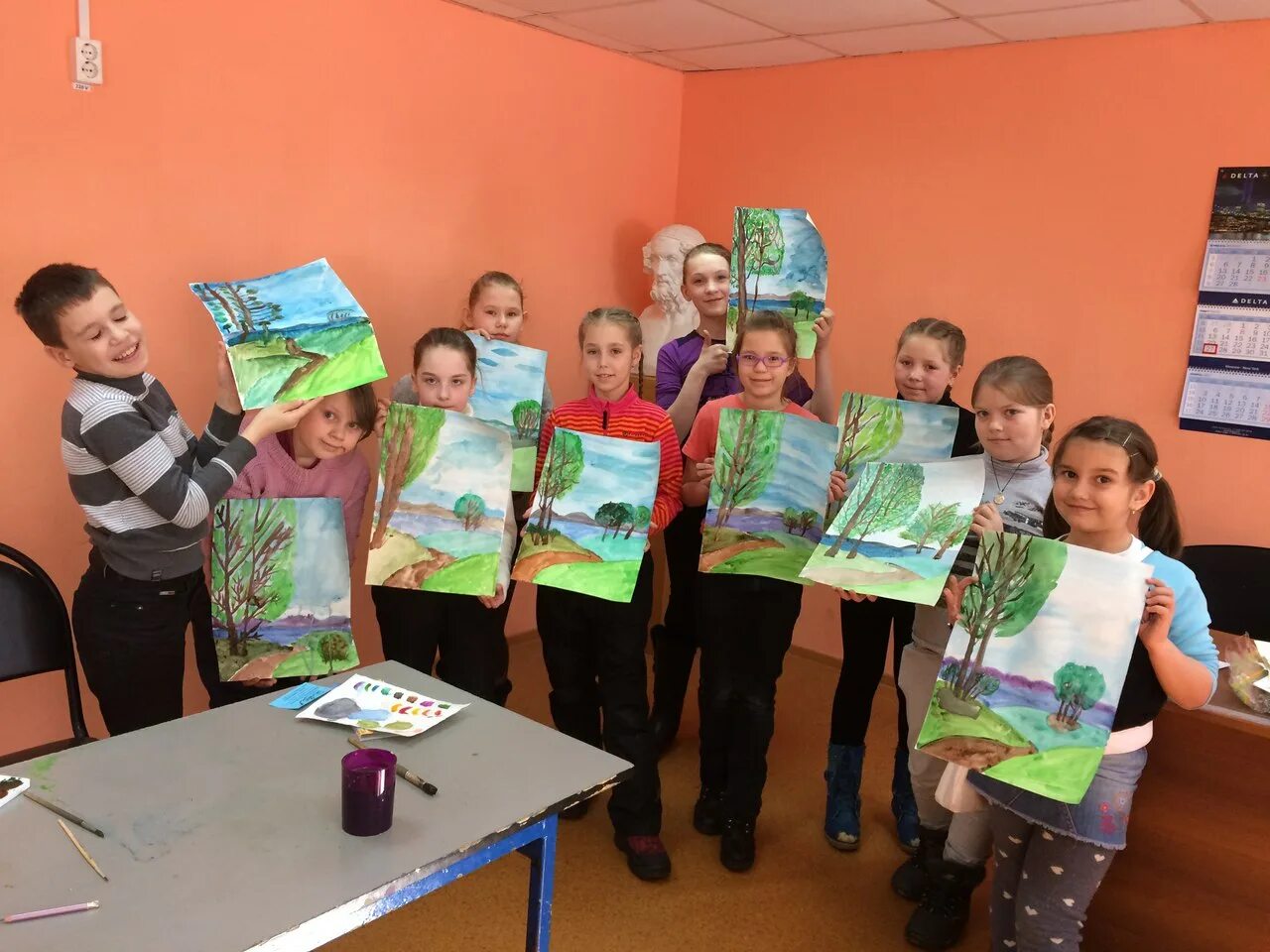 выставка детских рисунков. выставка в художественной школе. художественная школа иллюстрация. школа искусств детская школа искусств кандалакша. работы детей школа искусств.