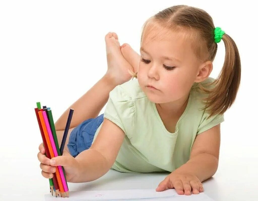 Рисовать девочек. Ребенок карандашом. Девочка карандашом. Рисуем с детьми.