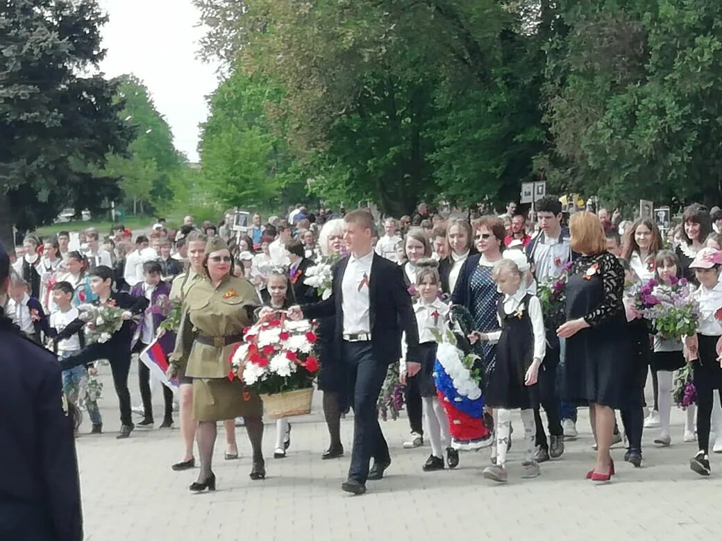 Новости георгиевска сегодня. Георгиевск день Победы. Праздник Победы в Георгиевске. Погода в Георгиевске. Центральная площадь Георгиевск праздники.