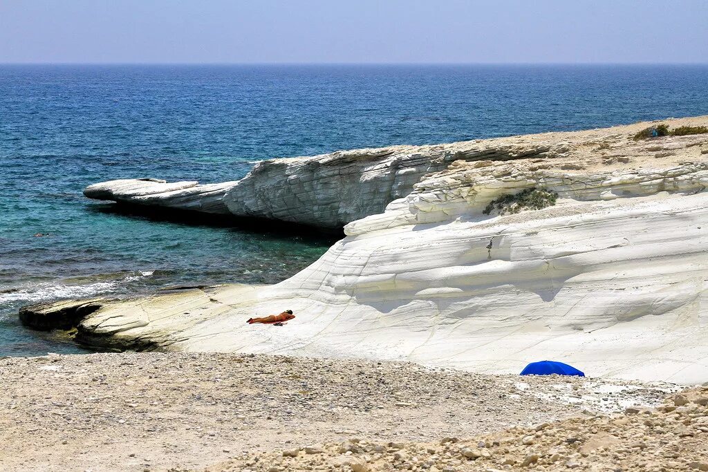 Белые камни где находится. Кипр пляж белые камни. Бухта белые камни Крым. Белый камень в Крыму. Латакия белые камни.
