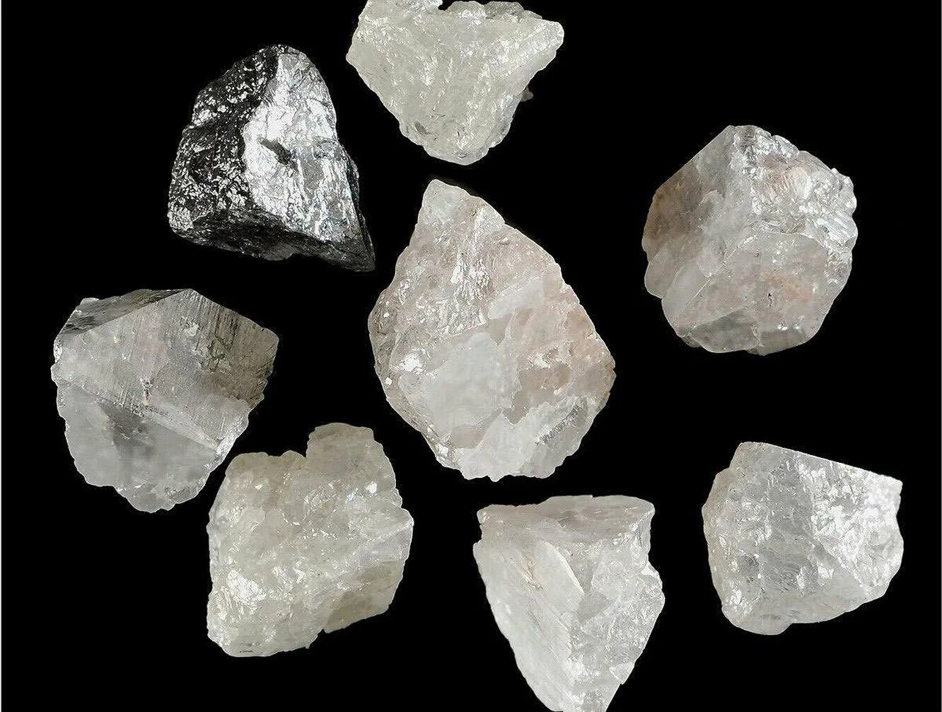 Алмаз какая порода. Камень самородок Алмаз. Алмаз неограненный камень. Алмаз камень необработанный. Алмаз в природе неограненный.