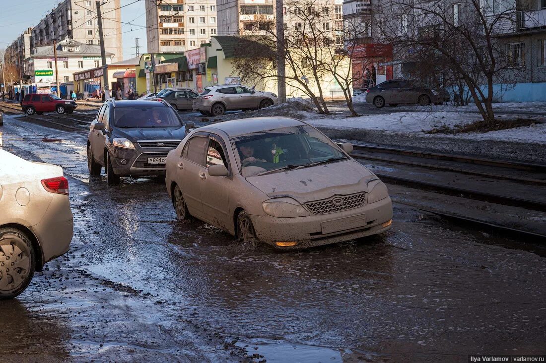 Омские дороги. Плохие дороги. Омск дорога. Омск дороги фото.