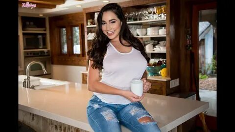 Curvy stepmom