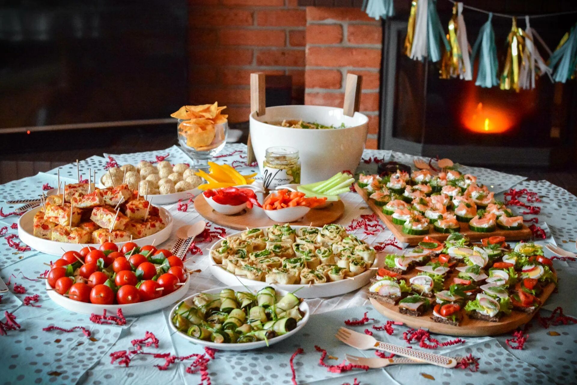 Быстрый и легкий стол. Красивый праздничный стол. Вкусный стол. Праздничный стол на день рождения. Вкусный стол для гостей.