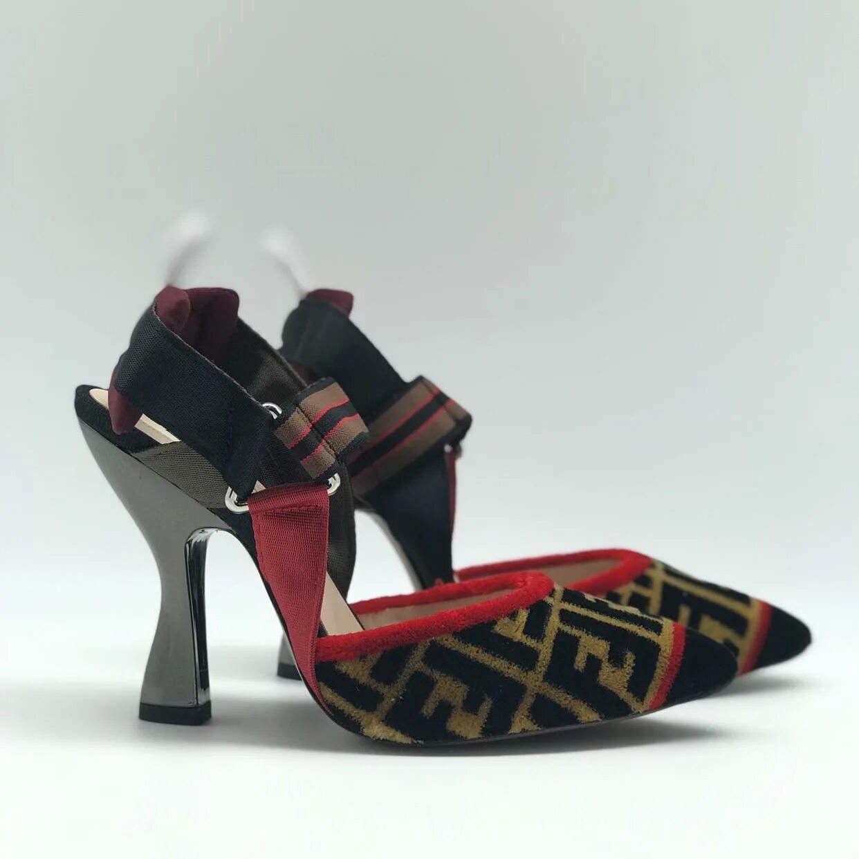 Туфли fendi. Туфли фенди каблук шиами. Фенди туфли белые. Туфли fendi женские. Турецкая обувь фенди.