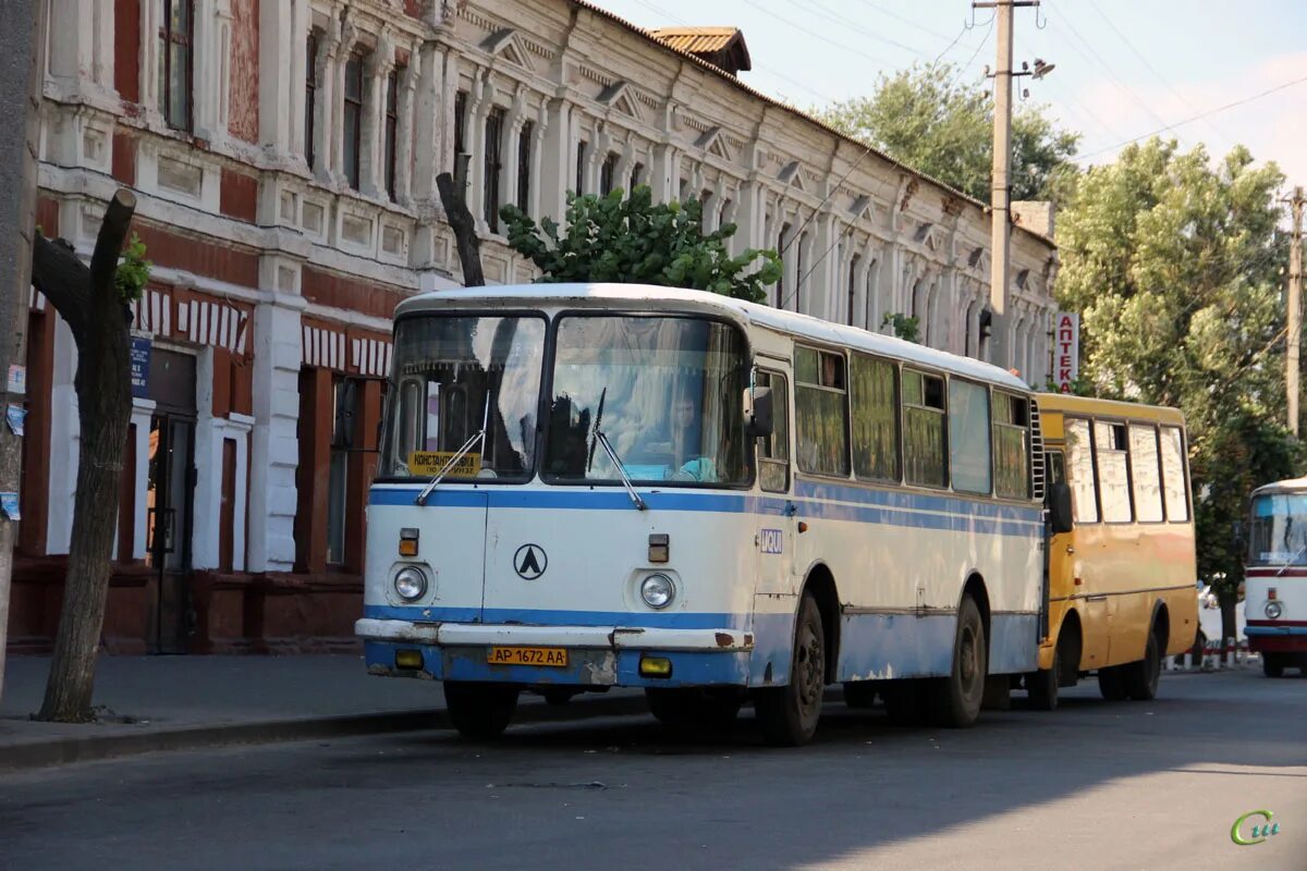 Мелитополь автобус 2024. Автобусы Мелитополь. Автобусы Украины. Автобус ЛАЗ Украина. Общественный транспорт Мелитополь.