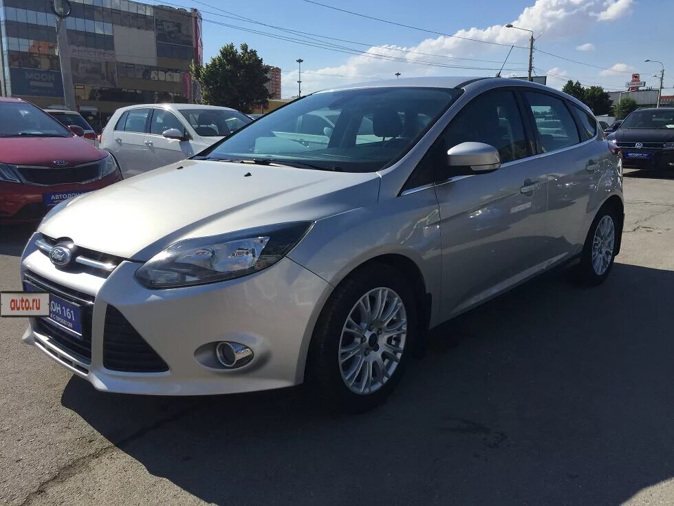 Купить форд фокус в кемеровской. Ford Focus 3 2013. Ford Focus 2.0 AMT 2013. Форд фокус 3 хэтчбек серебристый. Форд фокус 2013 серебристый.