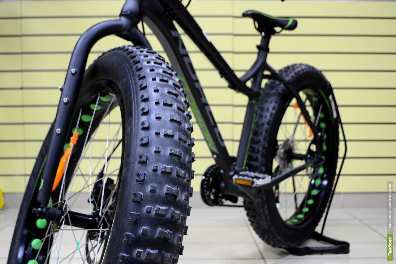 Фэтбайки купить недорого. Велосипед 147 Fatbike Monster. Фэтбайк Huraxdax Maxx. Mosso Bigfoot фэтбайк. Фэтбайк Surly Moonlander.